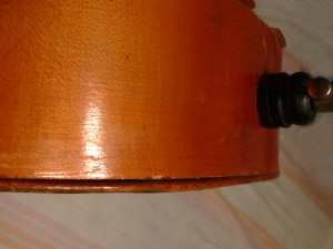 Отслоения нижней деки на виолончели