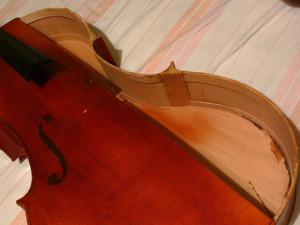 "Левый" клей на виолончели
